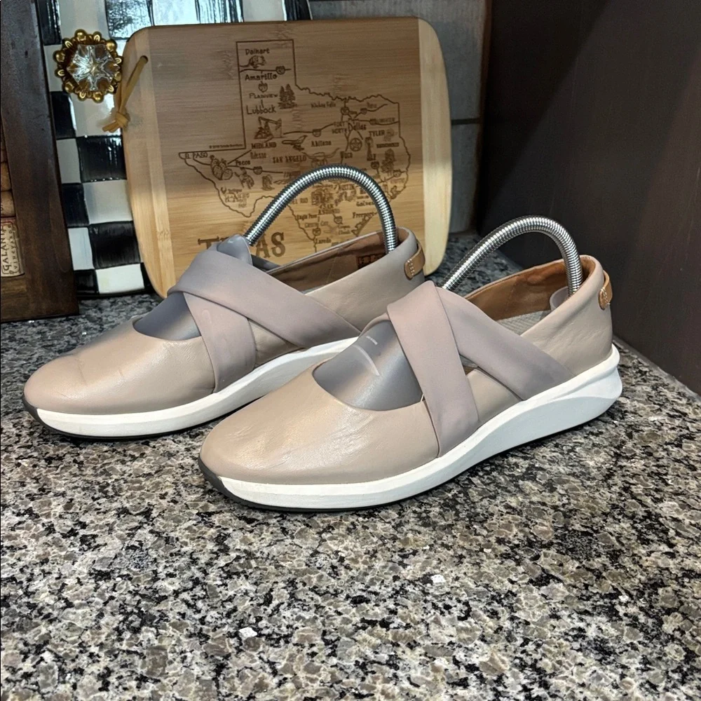 Clarks Un Rio Cross Stone Slip on Ballet Flat Sneaker Size 10 - Picture 2 of 9